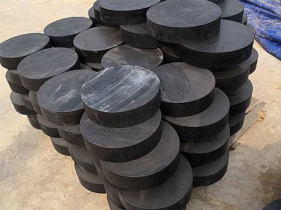 乳山市板式橡胶支座由若干层橡胶片与薄钢板经加压硫化